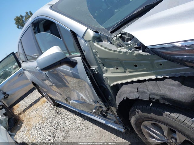 Toyota SIENNA XLE 2024 5TDYRKEC7RS218860 Image 13