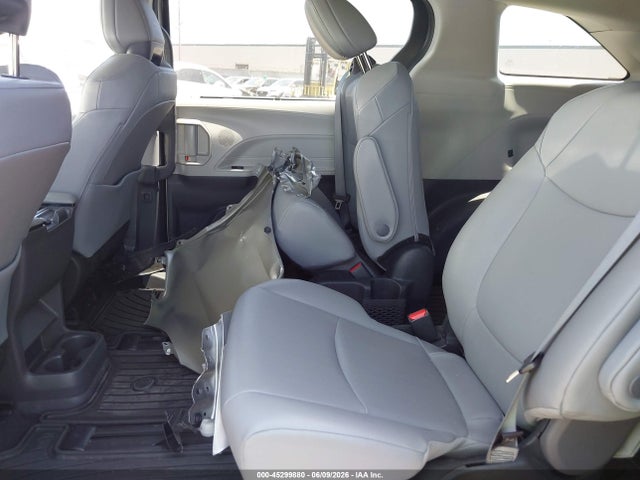 Toyota SIENNA XLE 2024 5TDYRKEC7RS218860 Image 15