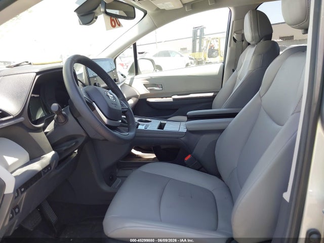 Toyota SIENNA XLE 2024 5TDYRKEC7RS218860 Image 18