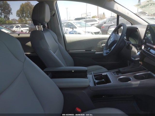 Toyota SIENNA XLE 2024 5TDYRKEC7RS218860 Image 5