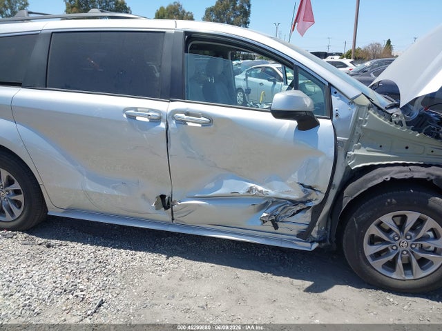 Toyota SIENNA XLE 2024 5TDYRKEC7RS218860 Image 6