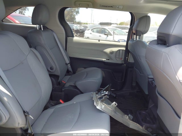 Toyota SIENNA XLE 2024 5TDYRKEC7RS218860 Image 8