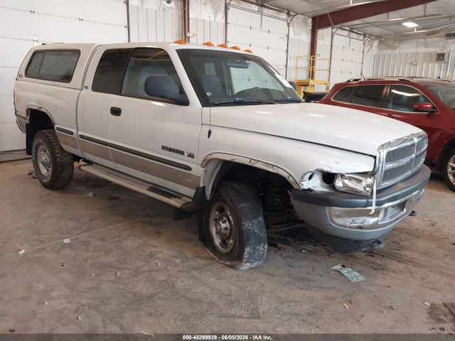 45299939 :رقم المزاد ، 3B7KF23Z7YG158209 vin ، 2000 Dodge Ram 2500 St مزاد بيع