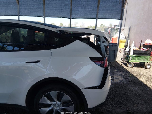 Продаж на аукціоні авто 2023 Tesla Model Y Awd/long Range Dual Motor All-wheel Drive, vin: 7SAYGDEE9PF632780, номер лоту: 45300025