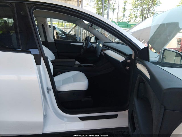 Продаж на аукціоні авто 2023 Tesla Model Y Awd/long Range Dual Motor All-wheel Drive, vin: 7SAYGDEE9PF632780, номер лоту: 45300025