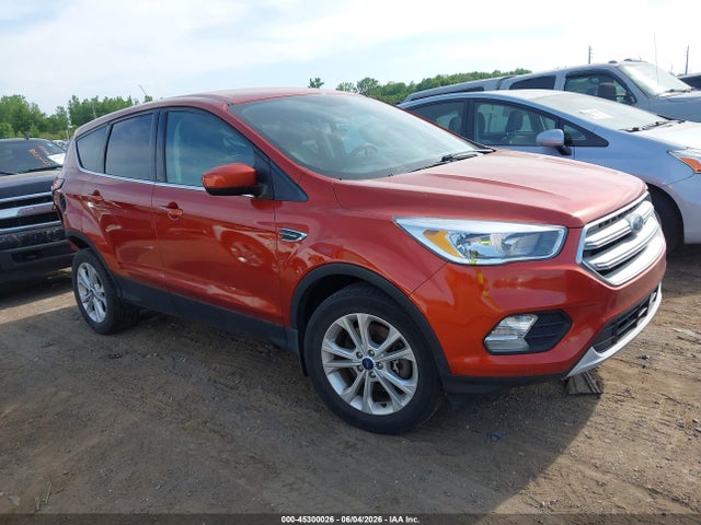 45300026 :رقم المزاد ، 1FMCU9GD0KUC35052 vin ، 2019 Ford Escape Se مزاد بيع
