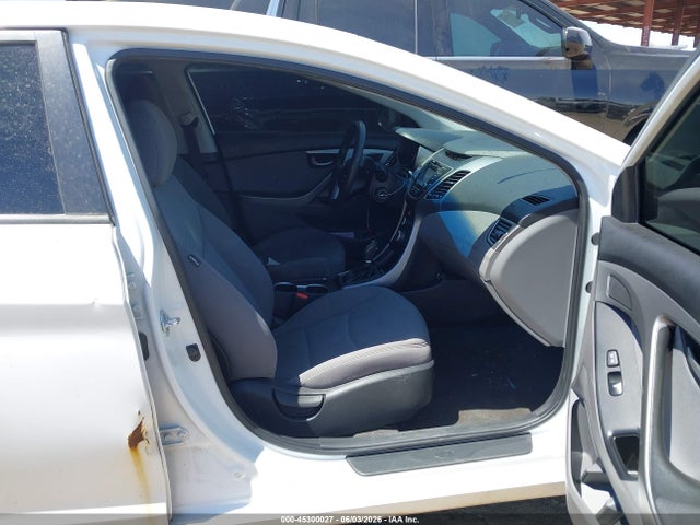 5NPDH4AE7FH560198 Hyundai ELANTRA SE