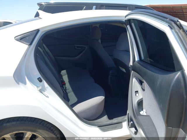 5NPDH4AE7FH560198 Hyundai ELANTRA SE