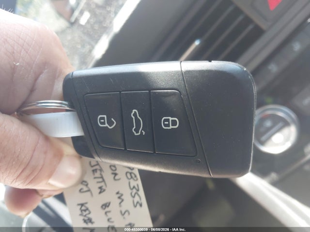 Продажа на аукционе авто 2019 Volkswagen Jetta 1.4t Sel Premium, vin: 3VWG57BU6KM059804, номер лота: 45300039