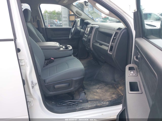 45300187 :رقم المزاد ، 1C6RR7KG2HS610361 vin ، 2017 Ram 1500 Tradesman  4x4 5'7 Box مزاد بيع