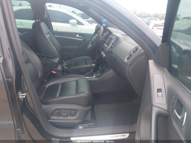 WVGAV3AX9EW055744 Volkswagen Tiguan R-line