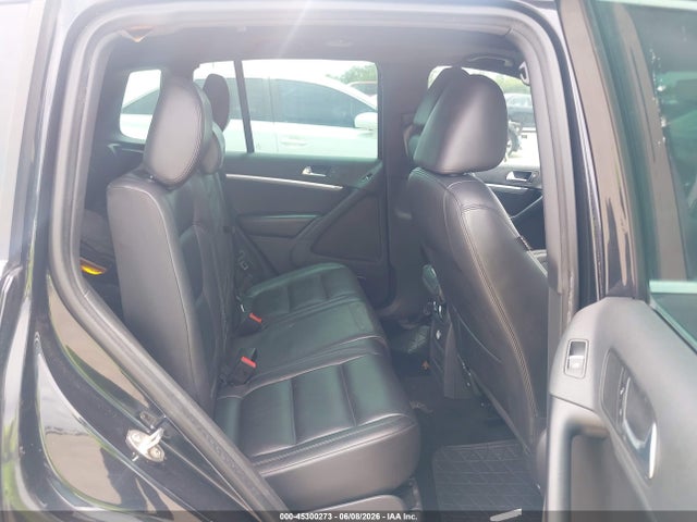WVGAV3AX9EW055744 Volkswagen Tiguan R-line