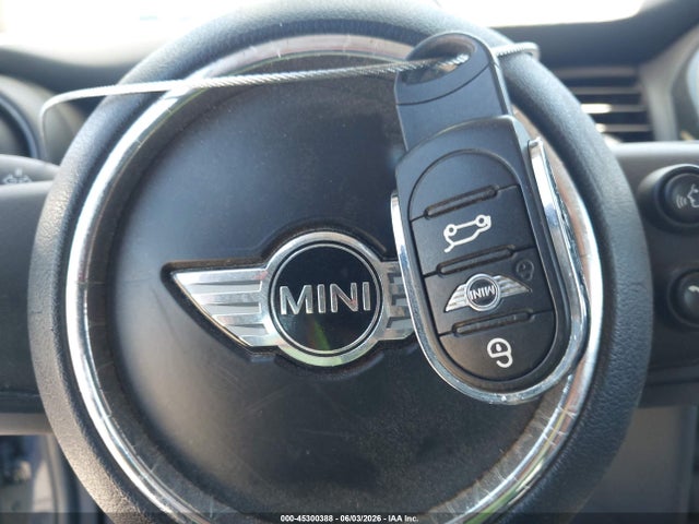 2015 Mini Hardtop Cooper მანქანა იყიდება აუქციონზე, vin: WMWXS5C58FT828315, აუქციონის ნომერი: 45300388