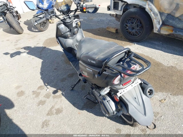 45300457 :رقم المزاد ، L5YTCLAV2R1127767 vin ، 2024 Znen Scooter مزاد بيع