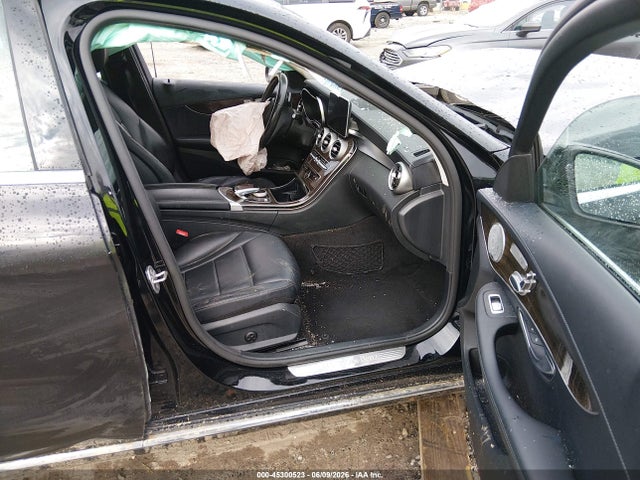 Продажа на аукционе авто 2017 Mercedes-benz C 300 Luxury 4matic, vin: 55SWF4KB2HU207886, номер лота: 45300523