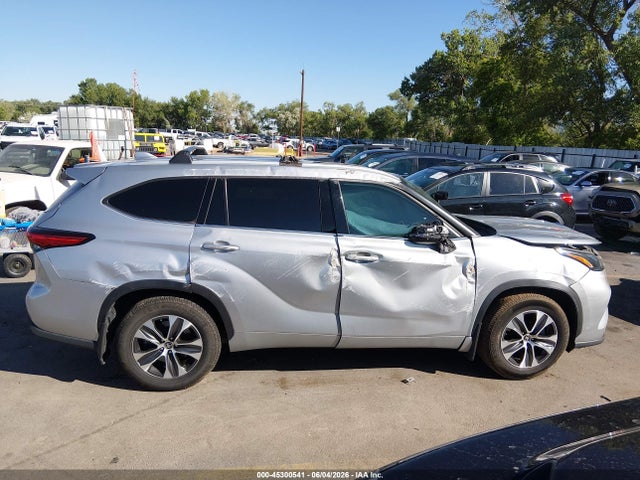 Toyota Highlander Xle 2022 5TDHZRBH3NS583300 Image 12
