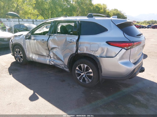 Toyota Highlander Xle 2022 5TDHZRBH3NS583300 Image 3
