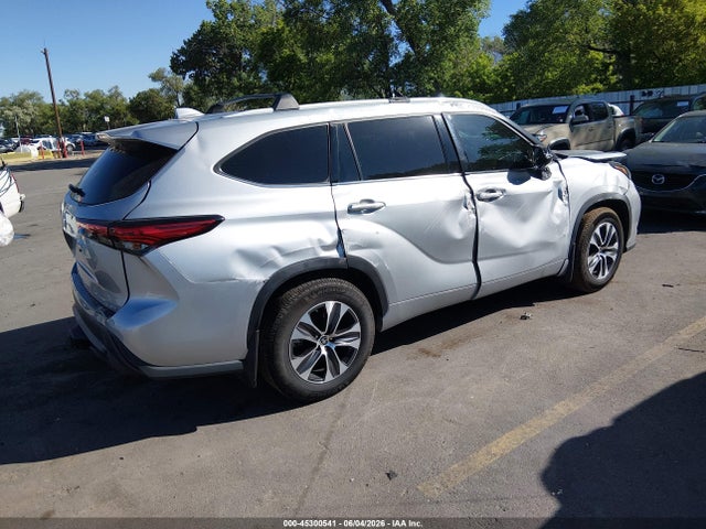 Toyota Highlander Xle 2022 5TDHZRBH3NS583300 Image 4