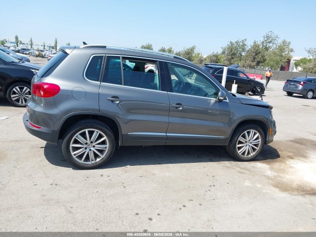 WVGAV7AX0GW611711 Volkswagen TIGUAN SE