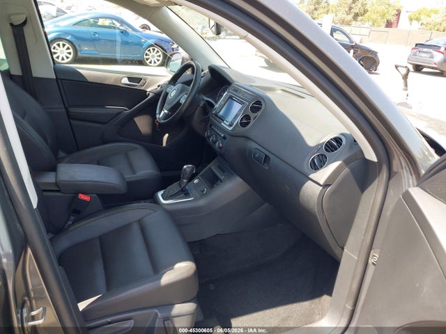 WVGAV7AX0GW611711 Volkswagen TIGUAN SE
