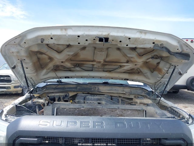 45300642 :رقم المزاد ، 1FDBF2B67FEA47599 vin ، 2015 Ford F-250 Xl مزاد بيع