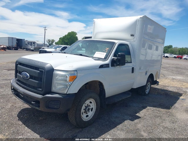 45300642 :رقم المزاد ، 1FDBF2B67FEA47599 vin ، 2015 Ford F-250 Xl مزاد بيع
