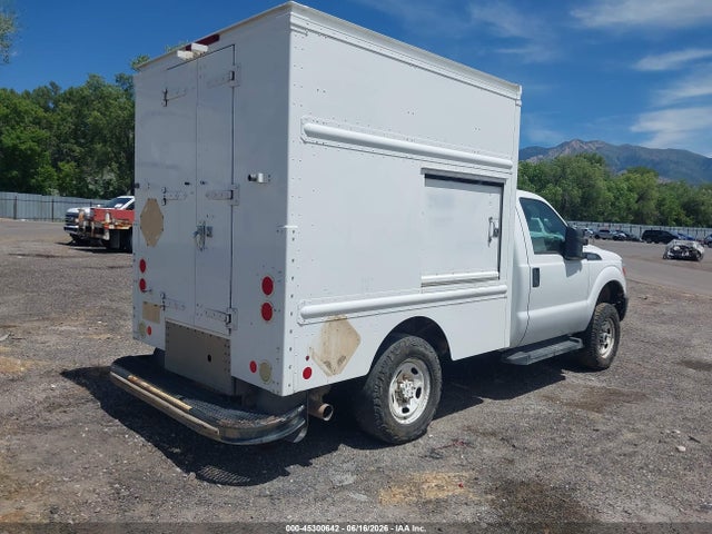 45300642 :رقم المزاد ، 1FDBF2B67FEA47599 vin ، 2015 Ford F-250 Xl مزاد بيع