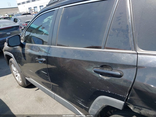 45300681 :رقم المزاد ، 2T3W1RFVXKW043838 vin ، 2019 Toyota Rav4 Xle مزاد بيع