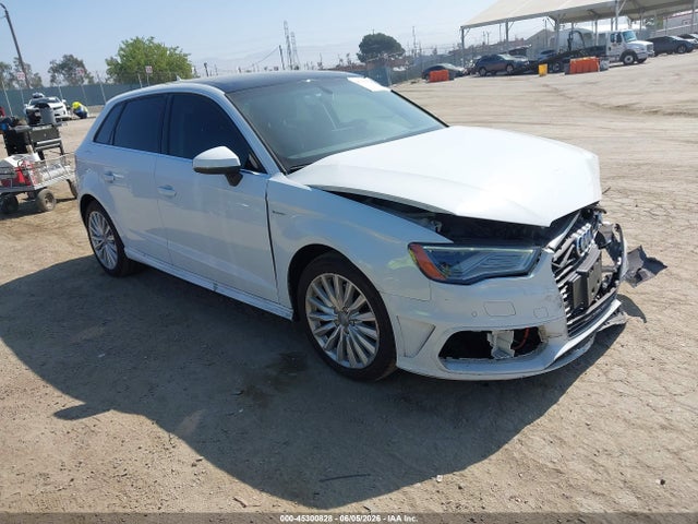 Audi A3 E-tron 1.4t Premium 2016 WAUTPBFF7GA027665 zdjęcie główne