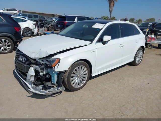 Audi A3 E-tron 1.4t Premium 2016 WAUTPBFF7GA027665 Image 2