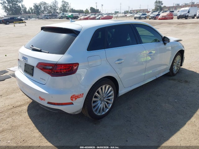 Audi A3 E-tron 1.4t Premium 2016 WAUTPBFF7GA027665 Image 4