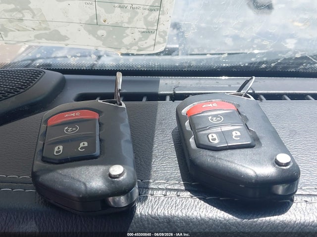 1C4HJXEG4JW113639 Jeep Wrangler Unlimited Sahara 4x4