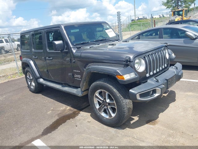 1C4HJXEG4JW113639 Jeep Wrangler Unlimited Sahara 4x4