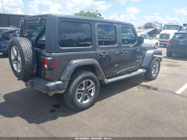 1C4HJXEG4JW113639 Jeep Wrangler Unlimited Sahara 4x4