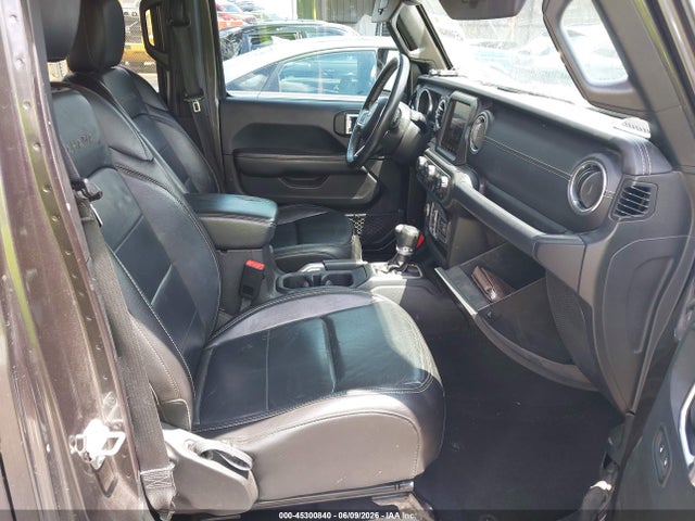1C4HJXEG4JW113639 Jeep Wrangler Unlimited Sahara 4x4