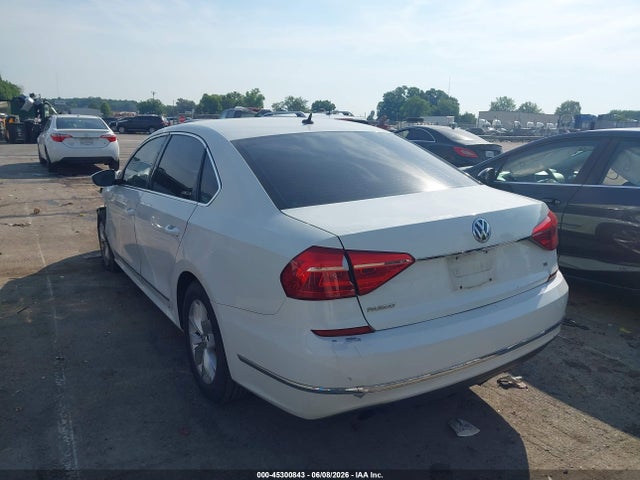 Продажа на аукционе авто 2016 Volkswagen Passat 1.8t S, vin: 1VWAT7A3XGC033865, номер лота: 45300843