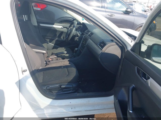 Продажа на аукционе авто 2016 Volkswagen Passat 1.8t S, vin: 1VWAT7A3XGC033865, номер лота: 45300843