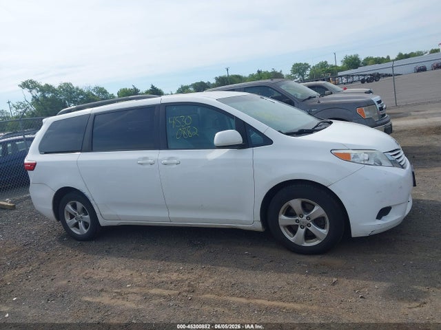 Aukcja sprzedaży 2017 Toyota Sienna Le 8 Passenger, vin: 5TDKZ3DC6HS836439, numer aukcji: 45300882