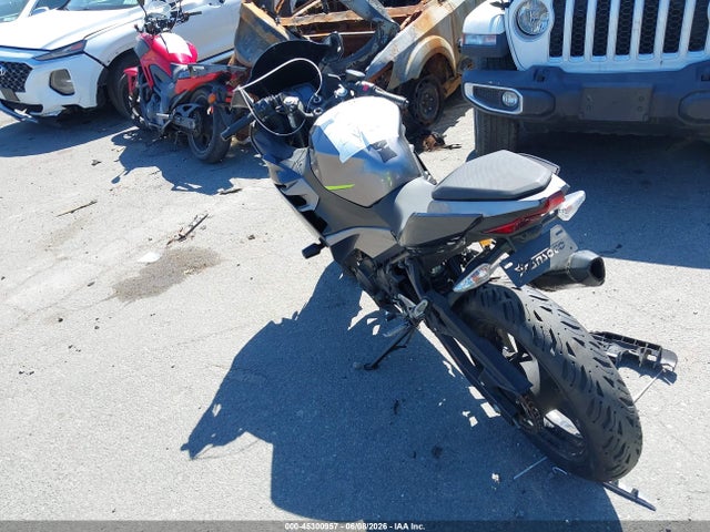 Kawasaki EX400 2021 JKAEXKG11MDAE0719 Image 3