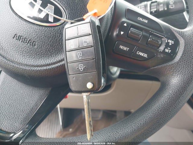 45300959 :رقم المزاد ، KNDMB5C17G6204248 vin ، 2016 Kia Sedona Lx مزاد بيع
