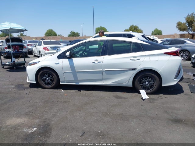 JTDKARFP2H3009887 Toyota Prius Prime Premium