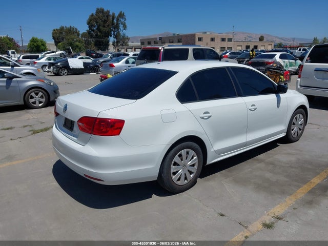 2014 Volkswagen Jetta 2.0l S მანქანა იყიდება აუქციონზე, vin: 3VW2K7AJ0EM413329, აუქციონის ნომერი: 45301030