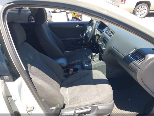 2014 Volkswagen Jetta 2.0l S მანქანა იყიდება აუქციონზე, vin: 3VW2K7AJ0EM413329, აუქციონის ნომერი: 45301030