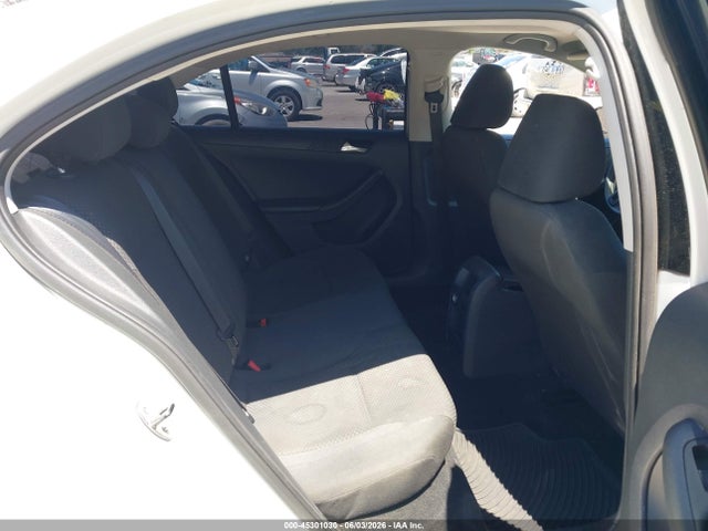 2014 Volkswagen Jetta 2.0l S მანქანა იყიდება აუქციონზე, vin: 3VW2K7AJ0EM413329, აუქციონის ნომერი: 45301030