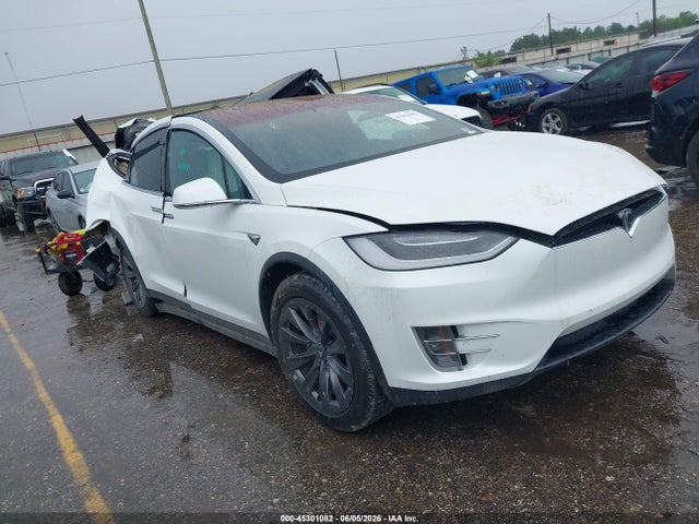 Продажа на аукционе авто 2017 Tesla Model X, vin: 5YJXCBE20HF077069, номер лота: 45301082