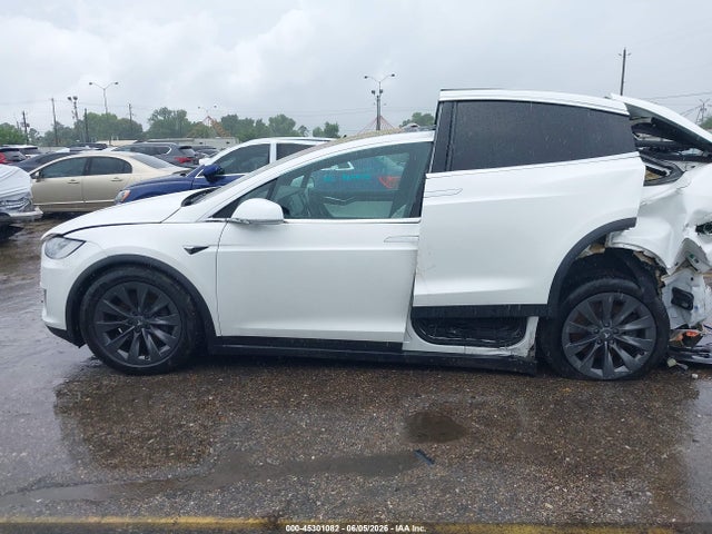 Продажа на аукционе авто 2017 Tesla Model X, vin: 5YJXCBE20HF077069, номер лота: 45301082