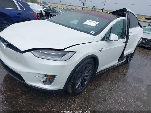 Продажа на аукционе авто 2017 Tesla Model X, vin: 5YJXCBE20HF077069, номер лота: 45301082