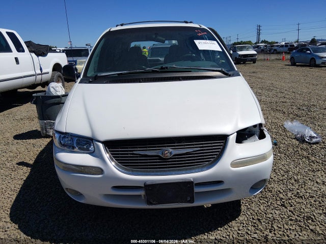 45301106 :رقم المزاد ، 1C4GP54L4YB535697 vin ، 2000 Chrysler Town & Country Lxi مزاد بيع
