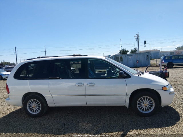 45301106 :رقم المزاد ، 1C4GP54L4YB535697 vin ، 2000 Chrysler Town & Country Lxi مزاد بيع