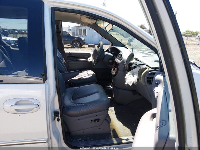45301106 :رقم المزاد ، 1C4GP54L4YB535697 vin ، 2000 Chrysler Town & Country Lxi مزاد بيع
